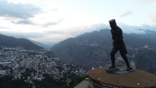atatepe, türkiye'nin en büyük atatürk heykeli, mustafa kemal atatürk heykeli, artvin gezilecek yerler