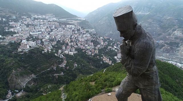 atatepe, türkiye'nin en büyük atatürk heykeli, mustafa kemal atatürk heykeli, artvin gezilecek yerler