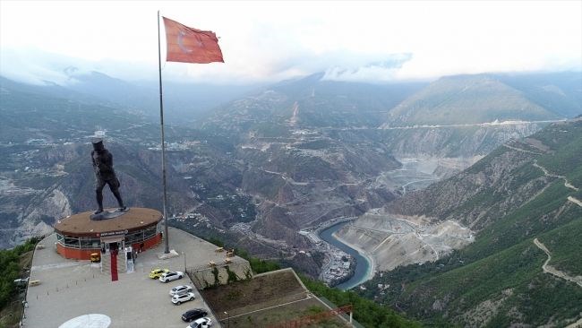 atatepe, türkiye'nin en büyük atatürk heykeli, mustafa kemal atatürk heykeli, artvin gezilecek yerler