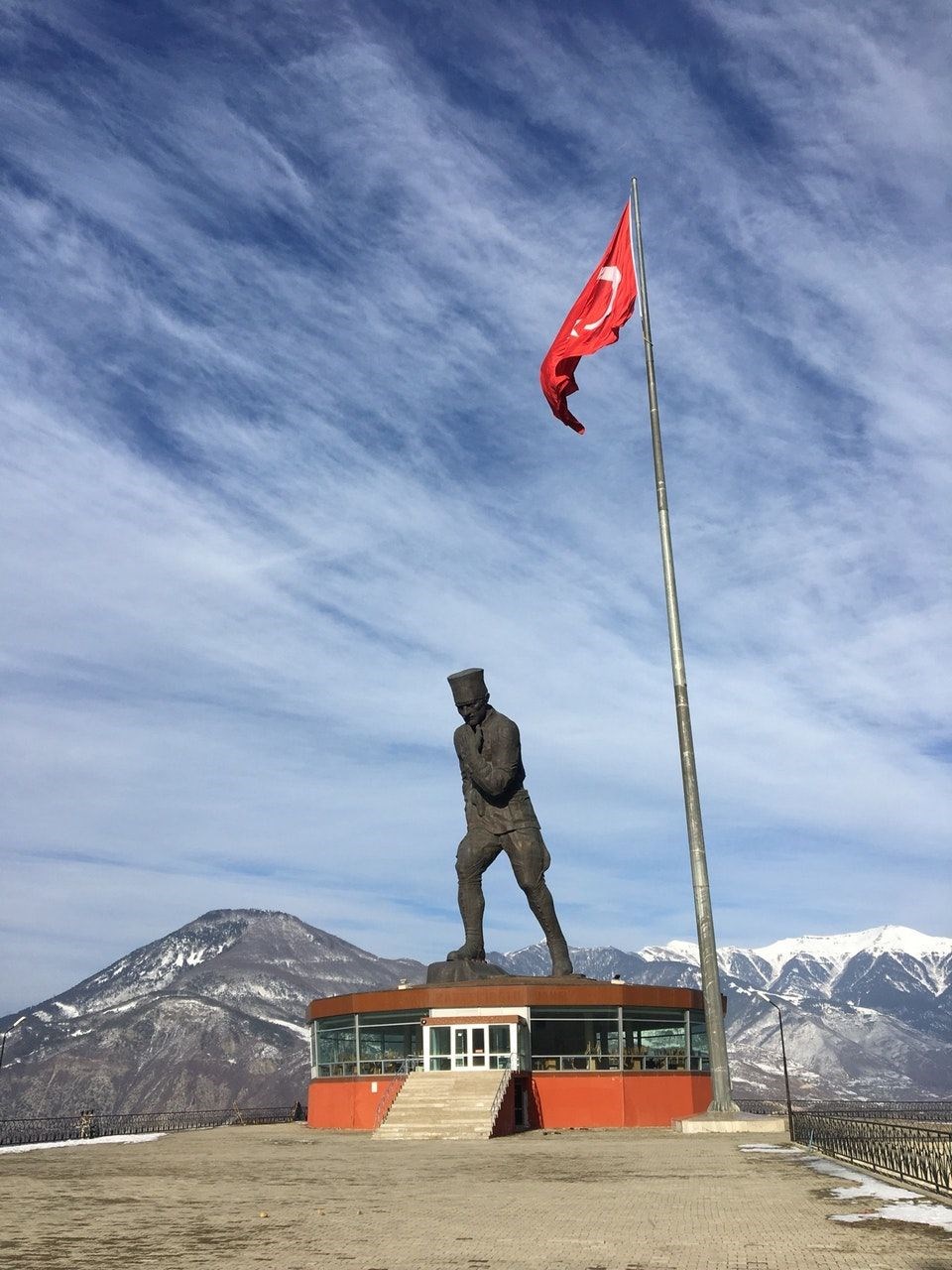 atatepe, türkiye'nin en büyük atatürk heykeli, mustafa kemal atatürk heykeli, artvin gezilecek yerler