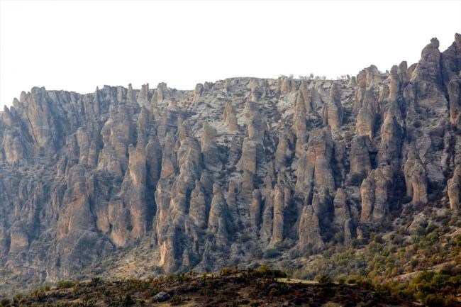 turizm, taş yığınları, insan dizisi, gelincik dağı, doğal güzellik, Diyarbakır, Çermik