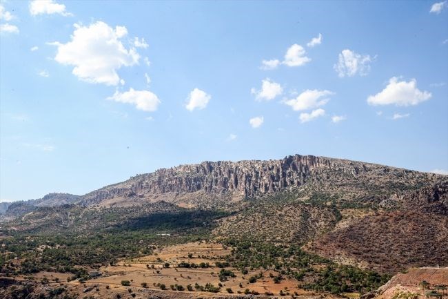 turizm, taş yığınları, insan dizisi, gelincik dağı, doğal güzellik, Diyarbakır, Çermik