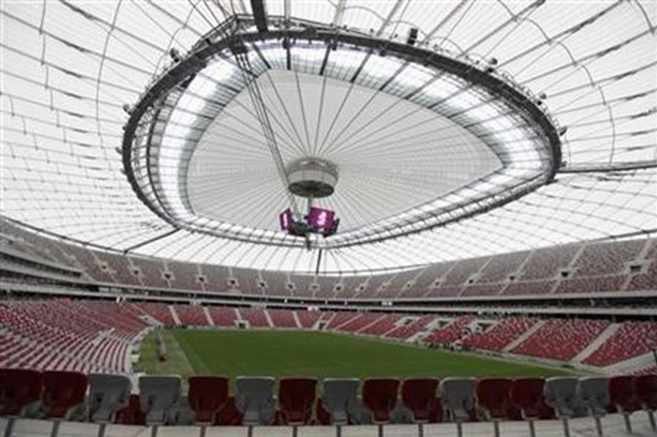 Vistula Nehri kıyısındaki Ulusal Stadyum 2012’deki Avrupa Futbol Şampiyonası için restore edildi.