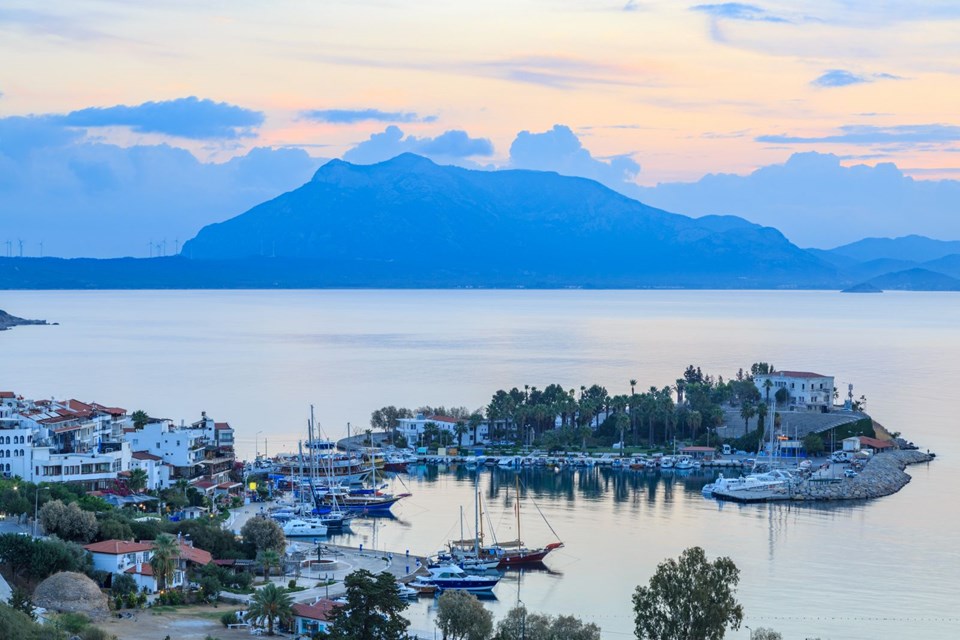 yaz tatilinde tercih edilen yerler, en çok tercih edilen tatil yerleri, en çok gidilen tatil rotaları, bodrum, çeşme, alaçatı, fethiye