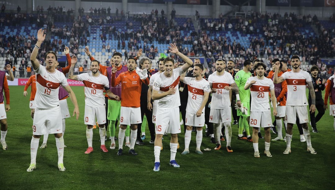 "Yaz bir destan daha" (15 Ekim 2023 spor manşetleri)