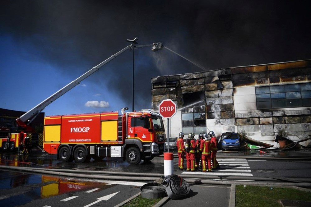 Paris'te bulunan dünyanın en büyük gıda pazarında yangın - 6