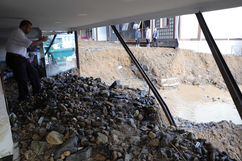 Rize’de sel ve heyelan afetinin hasarı gün ağarınca ortaya çıktı - 13