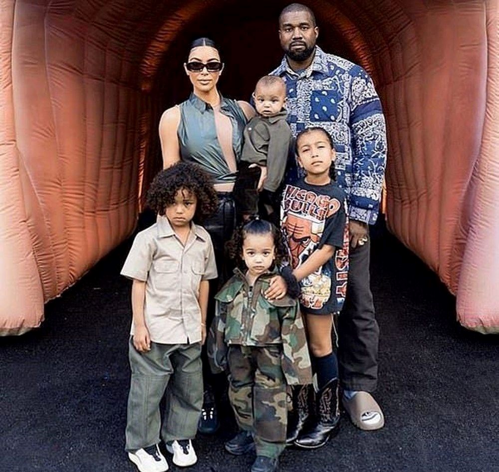 Kim Kardashian eski eşi Kanye West'in davranışları nedeniyle ailesinden özür diledi - 2