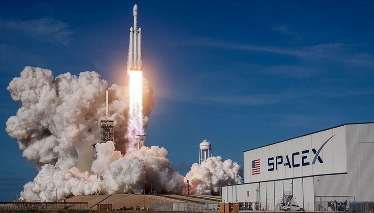 Space X'in 4 astronotu Uluslararası Uzay İstasyonu'na iniş yaptı