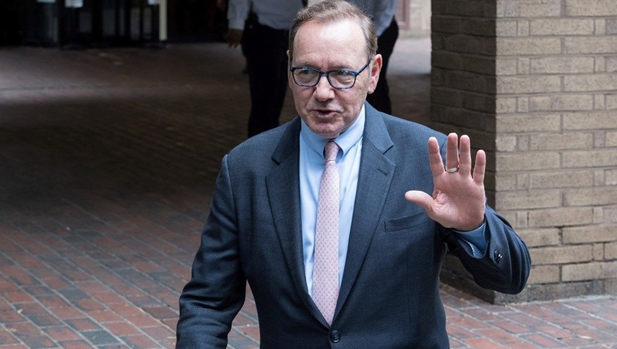 Kevin Spacey'nin taciz davasında kurtarıcı tanık Elton John Kevin Spacey'nin taciz davasında kurtarıcı tanık Elton John