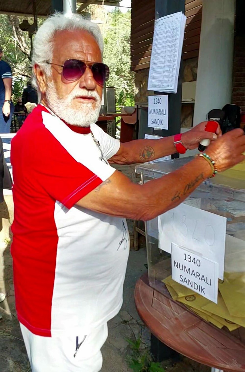 Ünlü isimler oylarını böyle kullandı - 12