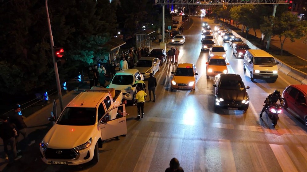 Kırıkkale'de sinemaları aratmayan kaçış: İşverenini gasp etti, araçları parçaladı! 72 sirhheJBnUeGJnbr2JHuuA