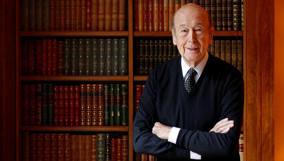 Fransa eski Cumhurbaşkanı d'Estaing Covid-19 nedeniyle yaşamını yitirdi
