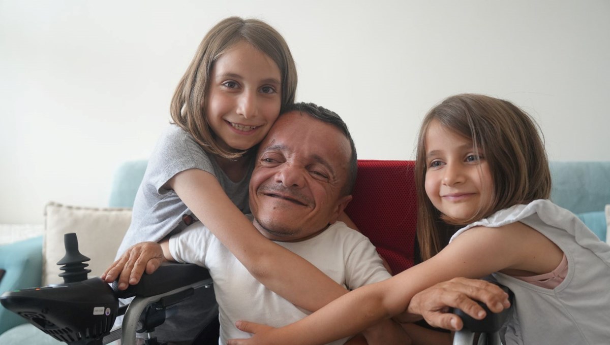 Türkiye'nin en kısa boylu bestecisi! Artık tek başına gezebilecek Türkiye'nin en kısa boylu bestecisi! Artık tek başına gezebilecek