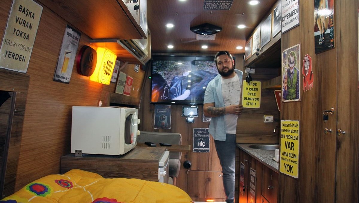 Karavana dönüştürdüğü servis minibüsüyle yollara düşecek