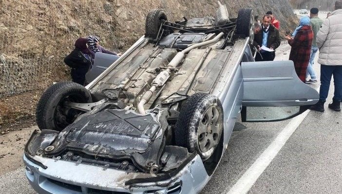 Hakemleri taşıyan otomobil devrildi! Futbol maçı ertelendi