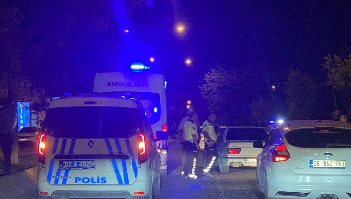 İki motosiklet kafa kafaya çarpıştı: 3 yaralı İki motosiklet kafa kafaya çarpıştı: 3 yaralı