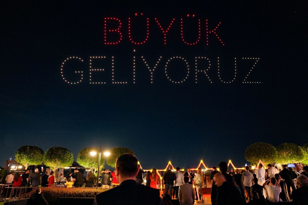 Galatasaray'ın kutlamasında Acun Ilıcalı ve Mourinho'ya olay gönderme: "Büyük geliyoruz" 81 sl8ztbi580auaKZWeXpBPw