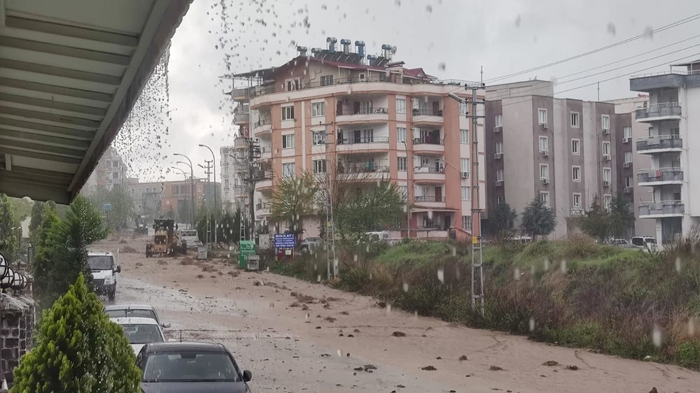 Osmaniye�de dere taşınca mahalleyi sel suları bastı NTV