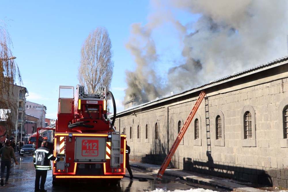 Erzurum'da tarihi Taş Ambarlar'da yangın - 7