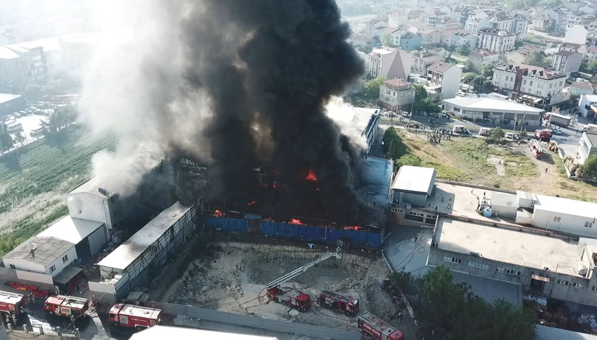 Arnavutköy'deki fabrika yangını 7 saatte söndürüldü