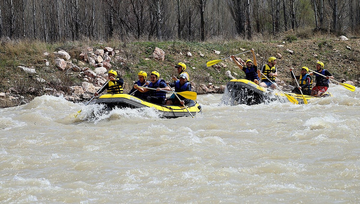 Çoruh Nehri rafting tutkunlarını ağırlıyor Çoruh Nehri rafting tutkunlarını ağırlıyor