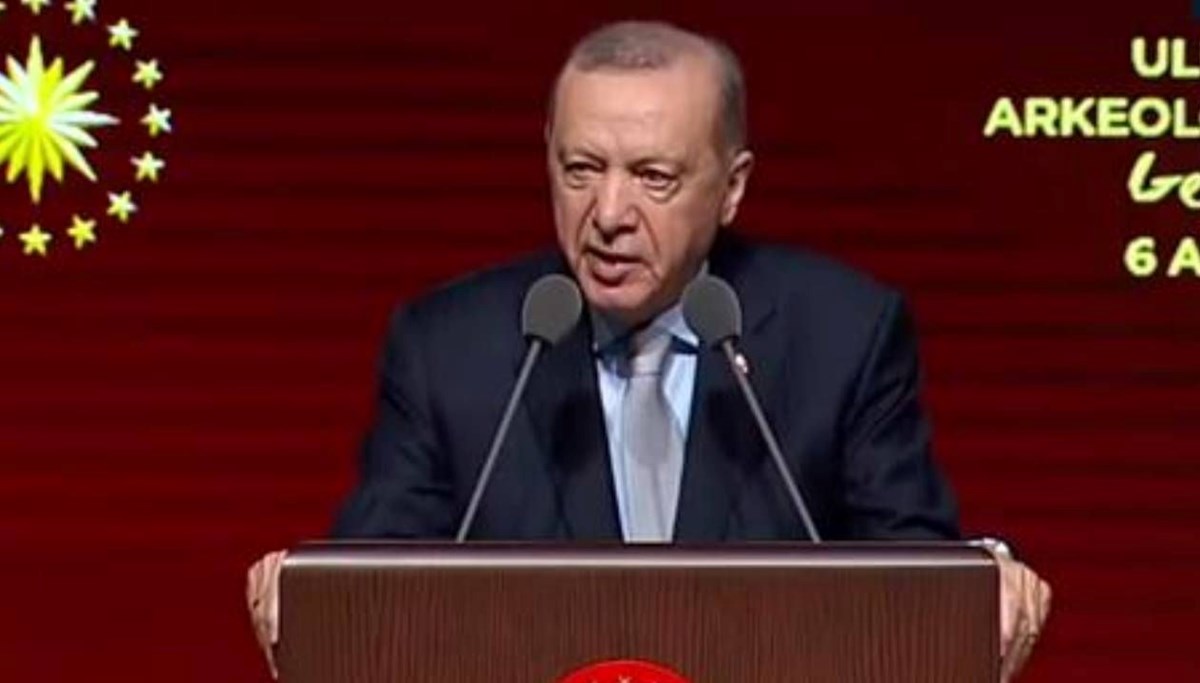 Erdoğan, açıklamalarda bulunuyor