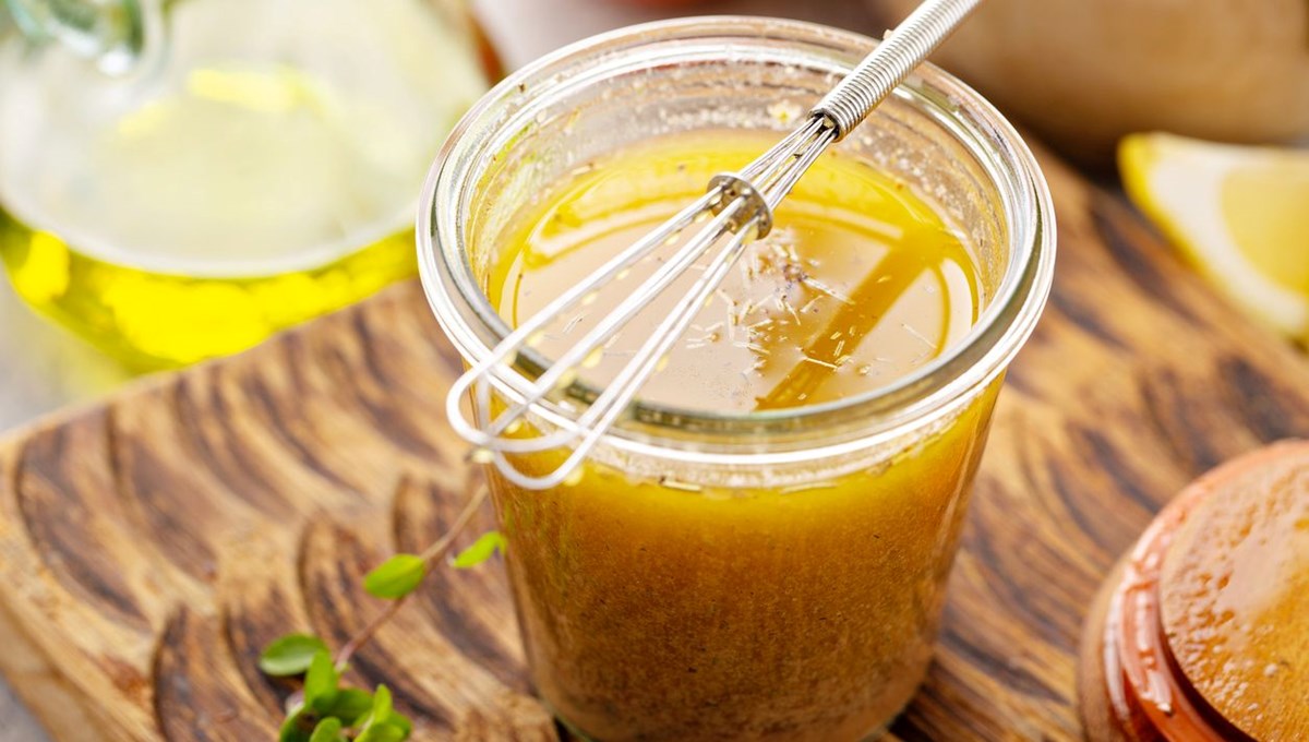 Zeytinyağının içine limon sıkınca neler olur? Aç karnına tüketince meğer böyle bir etkisi varmış Zeytinyağının içine limon sıkınca neler olur? Aç karnına tüketince meğer böyle bir etkisi varmış