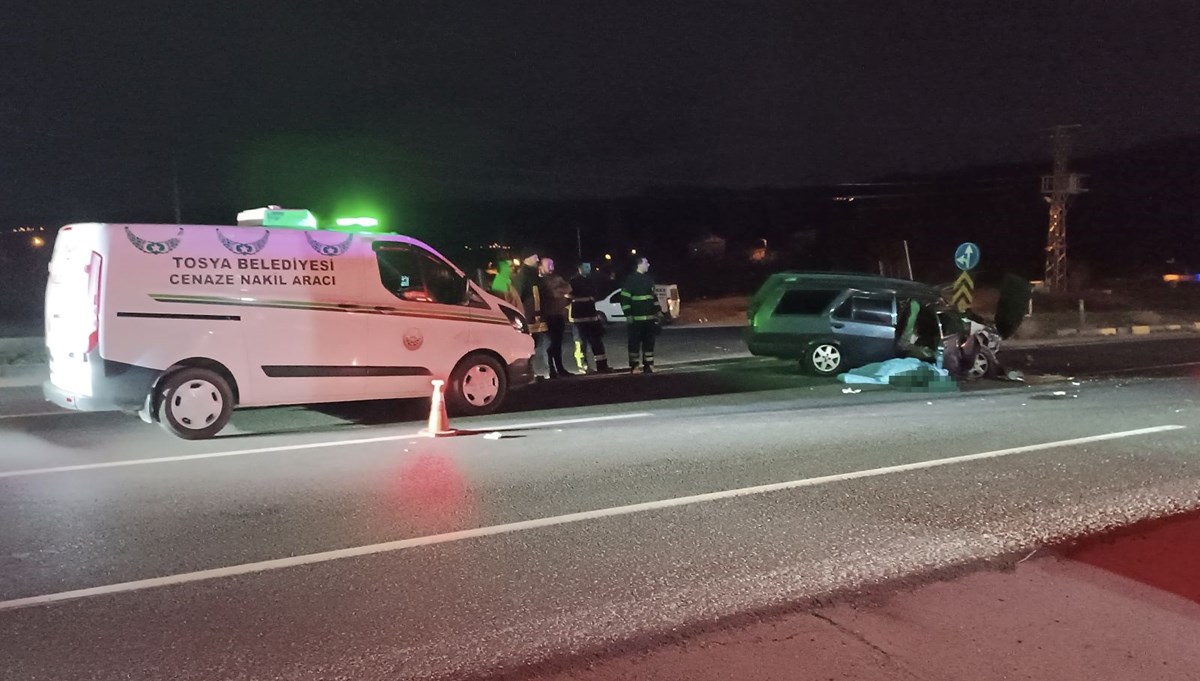 Cenaze yolunda feci kaza: 1 ölü, 1 yaralı