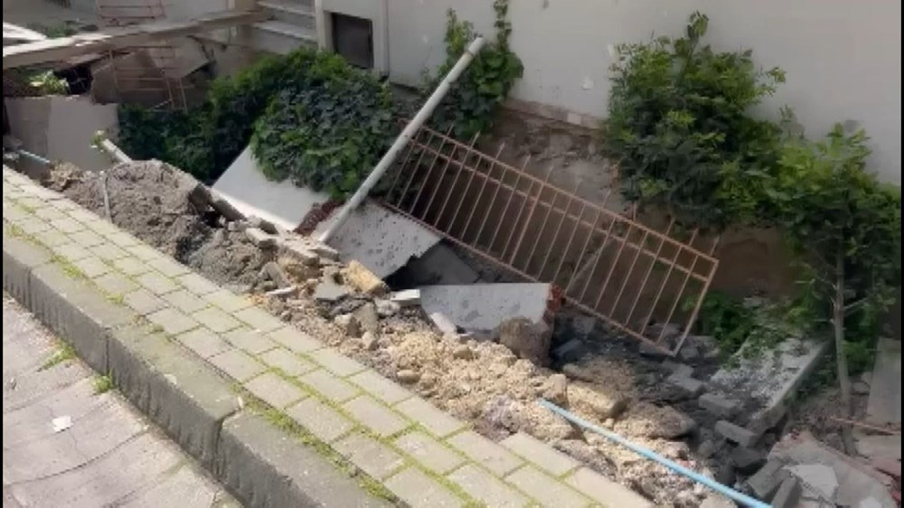 Avcılar'da kaldırım çöktü: 4 katlı bina boşaltıldı - 4