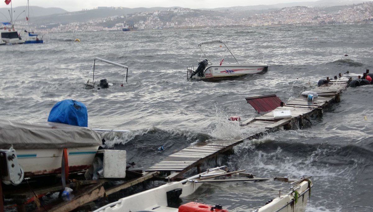 Kocaeli’de sağanak ve fırtına: Tekneler teker teker battı