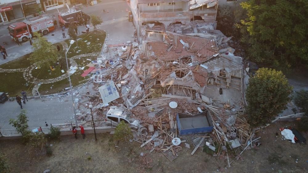 Balıkesir'deki depremin merkez üssünde bu sabah... Sındırgı havadan görüntülendi - 4