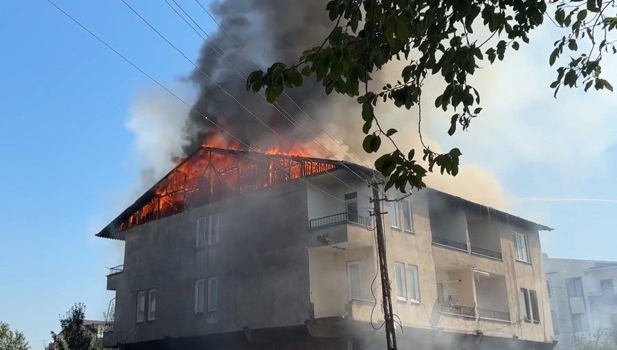 Kocaeli'de kömürlük yangını: Alevler 2 katlı eve sıçradı