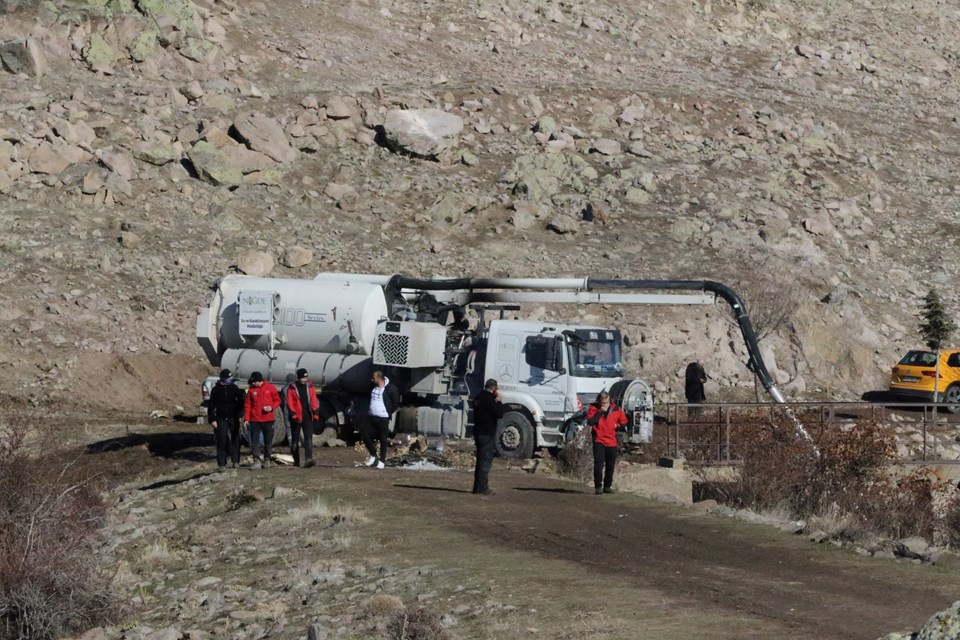 Günlerdir aranan kayıp gencin cesedi gölette bulundu - 1