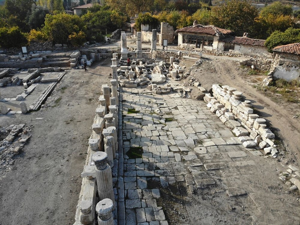 Stratonikeia Antik Kenti'nde bin 550 yıllık kilise tabanı özenle işleniyor - 4