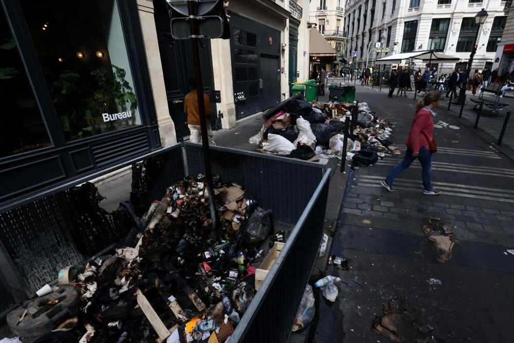 Şiddetli protestolar Paris'in ünlü sokaklarını çöplüğe döndürdü: Kral Charles ziyareti erteledi - 10