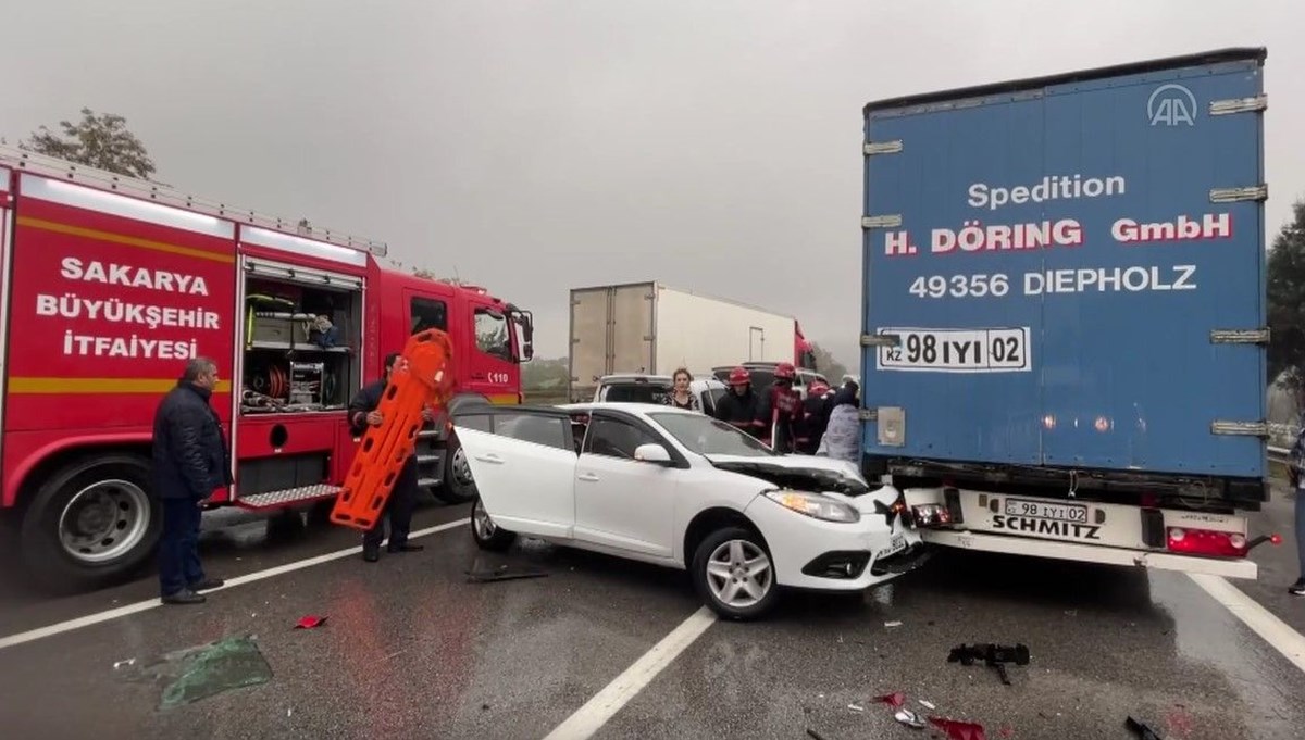 Anadolu Otoyolu'nda 15 araç birbirine girdi: Ankara istikameti kapandı