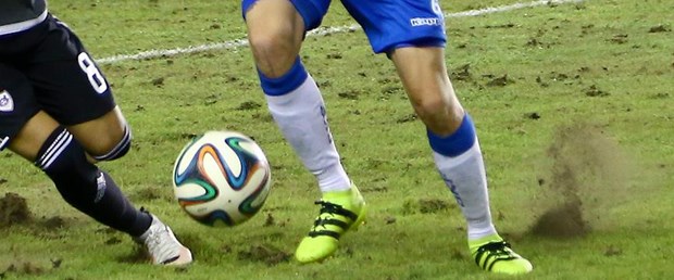 futbol yeşil saha top.jpg