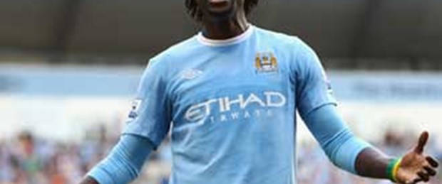 Adebayor kalıyor