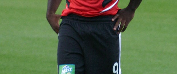 Adu transferine Twitter'da karar veriyor
