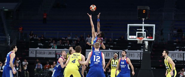 anadolu-efes-fenerbahce-dogusu-kupanin-disina-itti_1579_dhaphoto1.jpg
