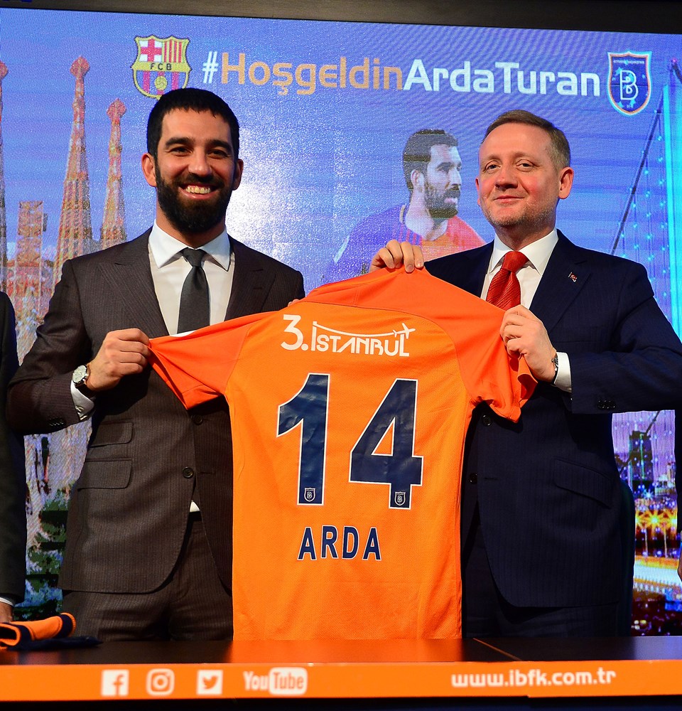 Arda Turan, Medipol Başakşehir'de 14 numaralı formayı giyecek.