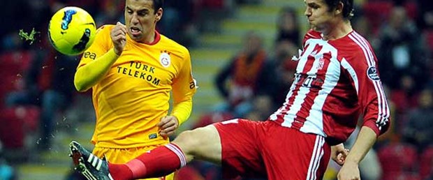 Arena'da 'kıpkırmızı' gece