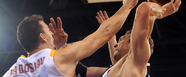 Aslan 20 sayı geriden gelerek kazandı