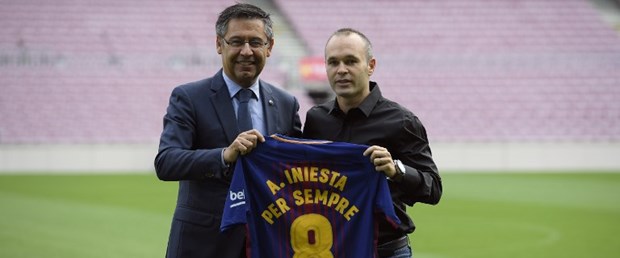 iniesta barcelona.jpg