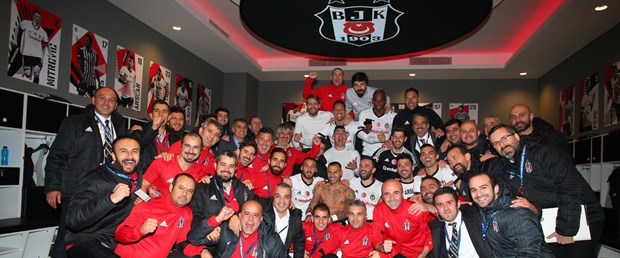besiktastan-tur-pozu_6607_dhaphoto1.jpg