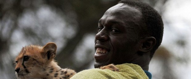 Bolt sağ şeride geçiyor