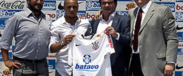 Carlos sözleşmeyi imzaladı