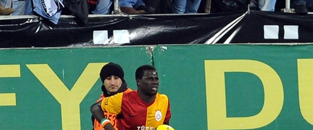 Çarşı Eboue için siyahi olacak
