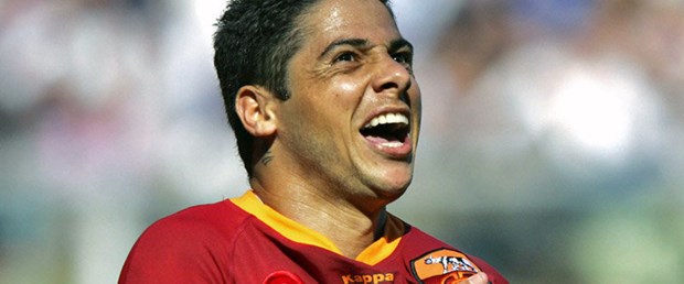 Cicinho sezonu kapattı